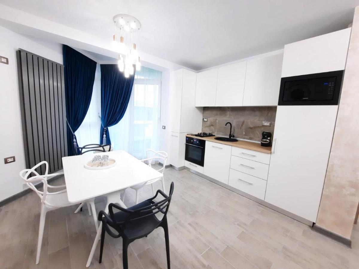 Apartament Rebeca Lux By Alezzi Beach Resort Năvodari Екстериор снимка