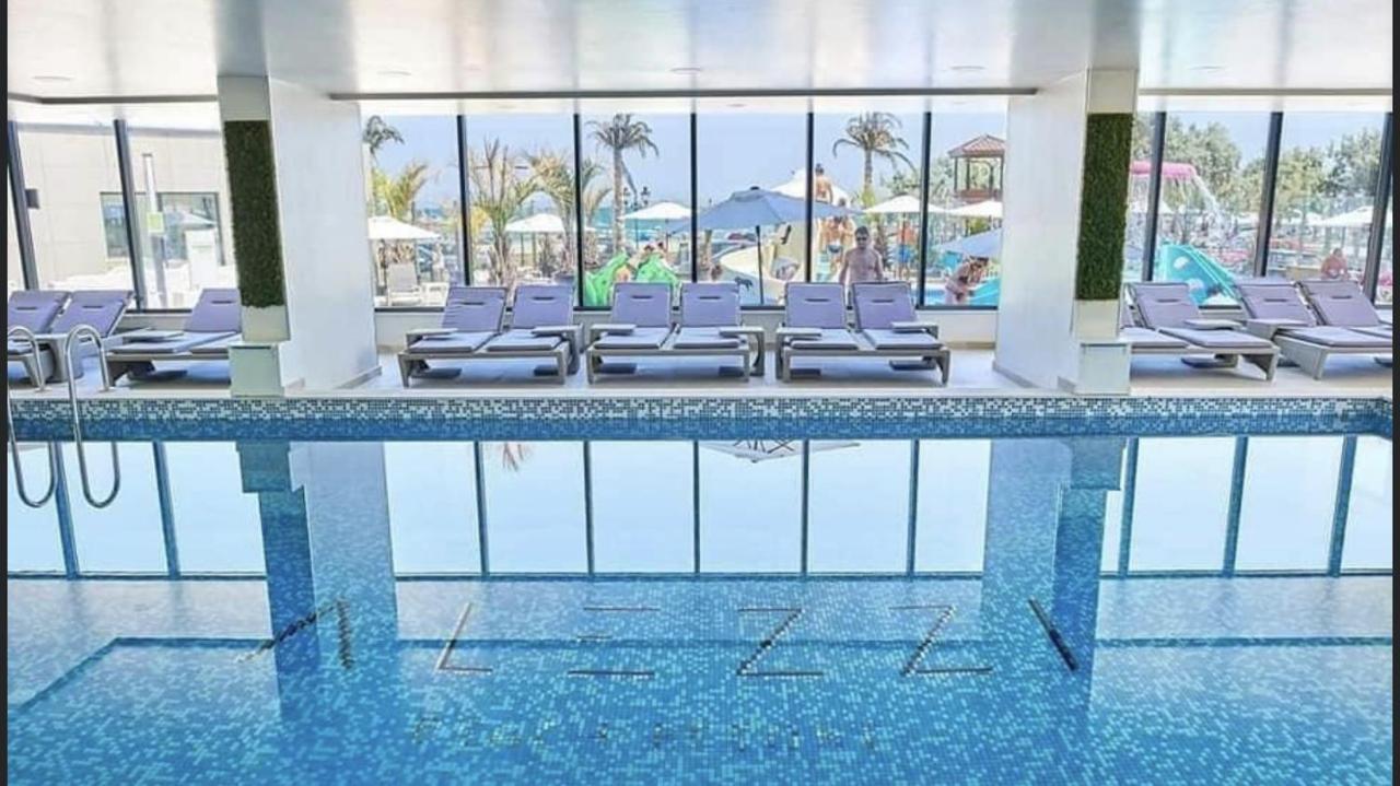 Apartament Rebeca Lux By Alezzi Beach Resort Năvodari Екстериор снимка